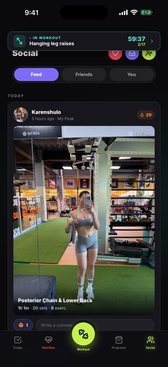 Workaut social feed: friends' workouts with photos, sets and reactions